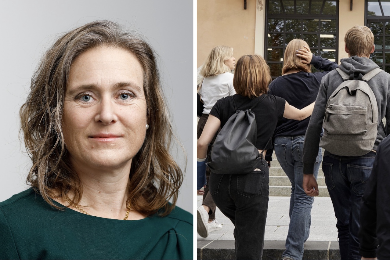 T.v. Elin Kimland, t.h. ungdomar med ryggsäckar uppför trappan mot en byggnadsentré.