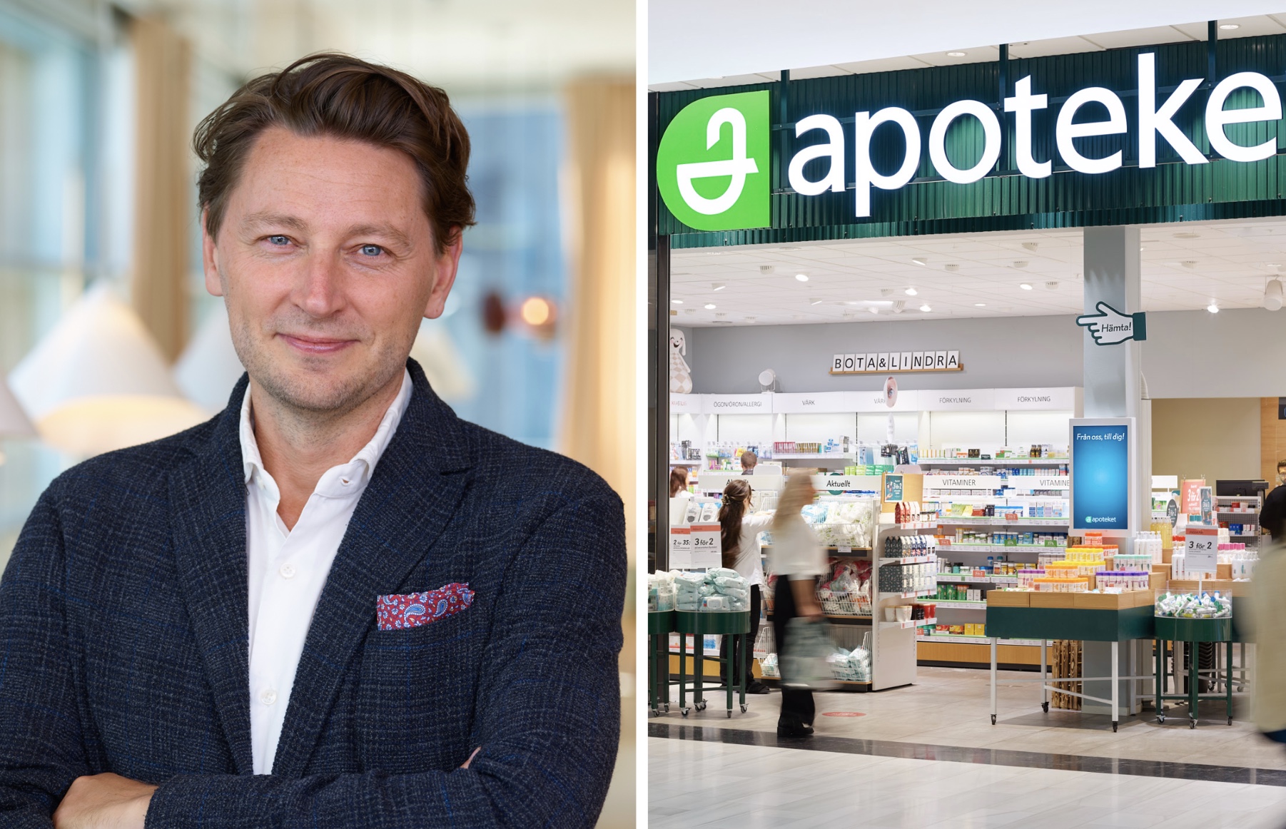 En man i kostym står inomhus bredvid ett apotek med skylten ”apotek” och hyllor med produkter synliga inuti.