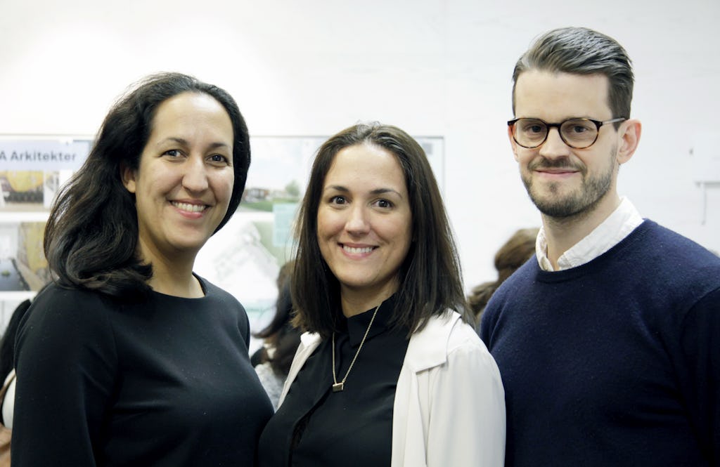 "Vi gör det här för att skapa en plattform där nya svenskar kan möta arbetsgivare", säger Niklas Thormark på Krook & Tjäder som tillsammans med kollegorna Fatima Bentefour (t.h.) och Linda Bentefour ordnade KAN Connect i Stockholm.