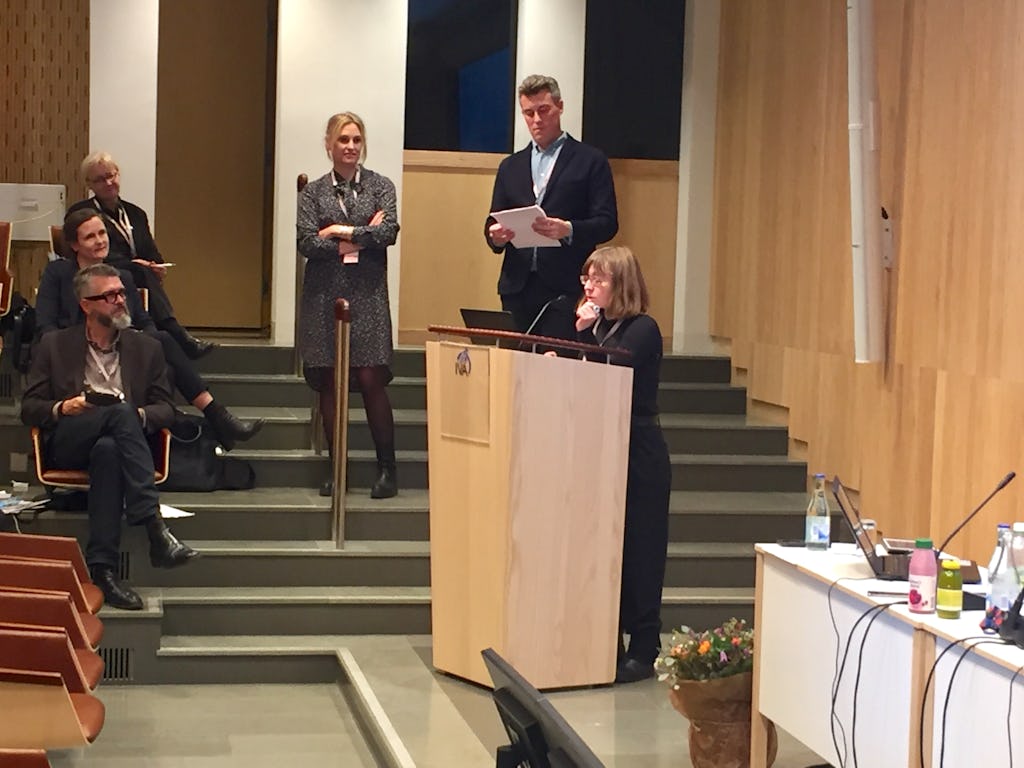 Joanna Hagstedt presenterar sin motion om att förlägga en del av den nationella verksamheten i Västra Götaland.