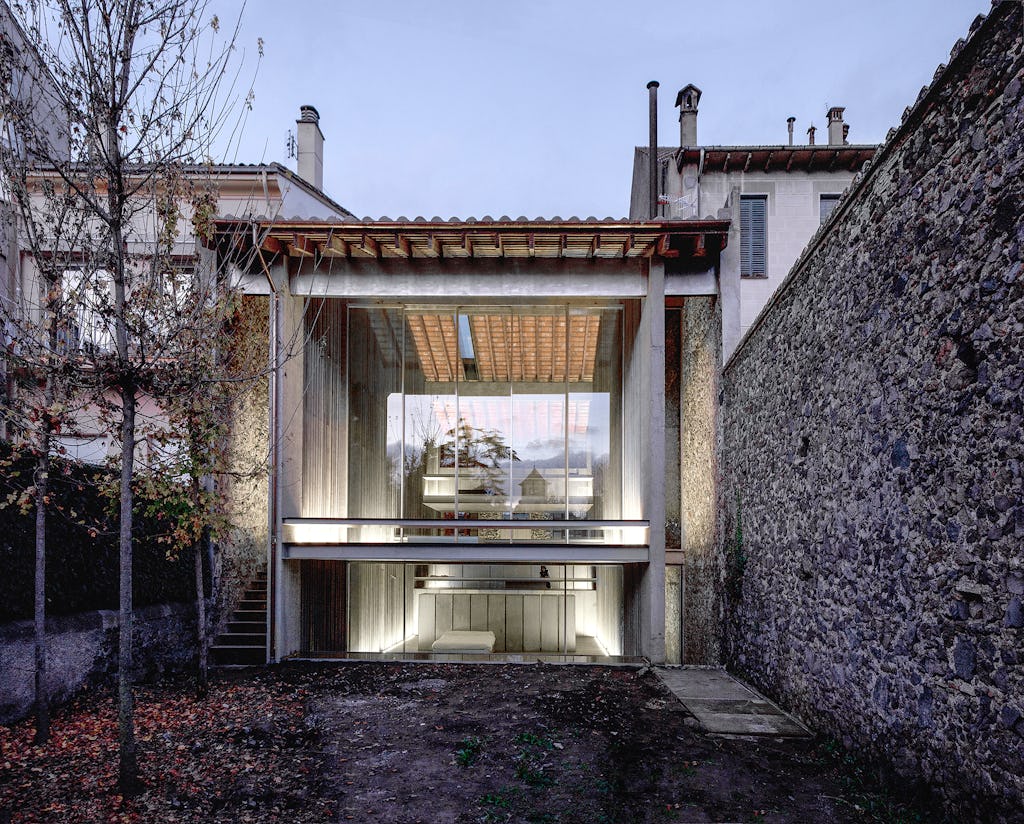 Renovering/ombyggnad; Row House i Girona, Spanien, 2012.