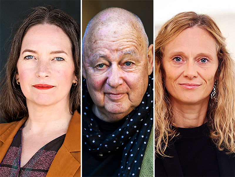 Tre vuxna i närbild; två kvinnor med långt hår på varsin sida och en flintskallig man med halsduk i mitten; alla ser in i kameran.