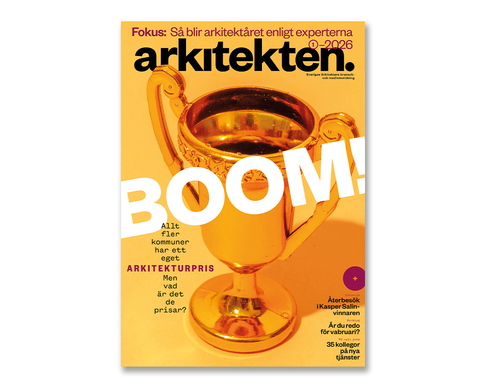 En pokal med texten "BOOM!" i vita bokstäver syns på omslaget till den svenska arkitekturtidskriften "arkitekten".