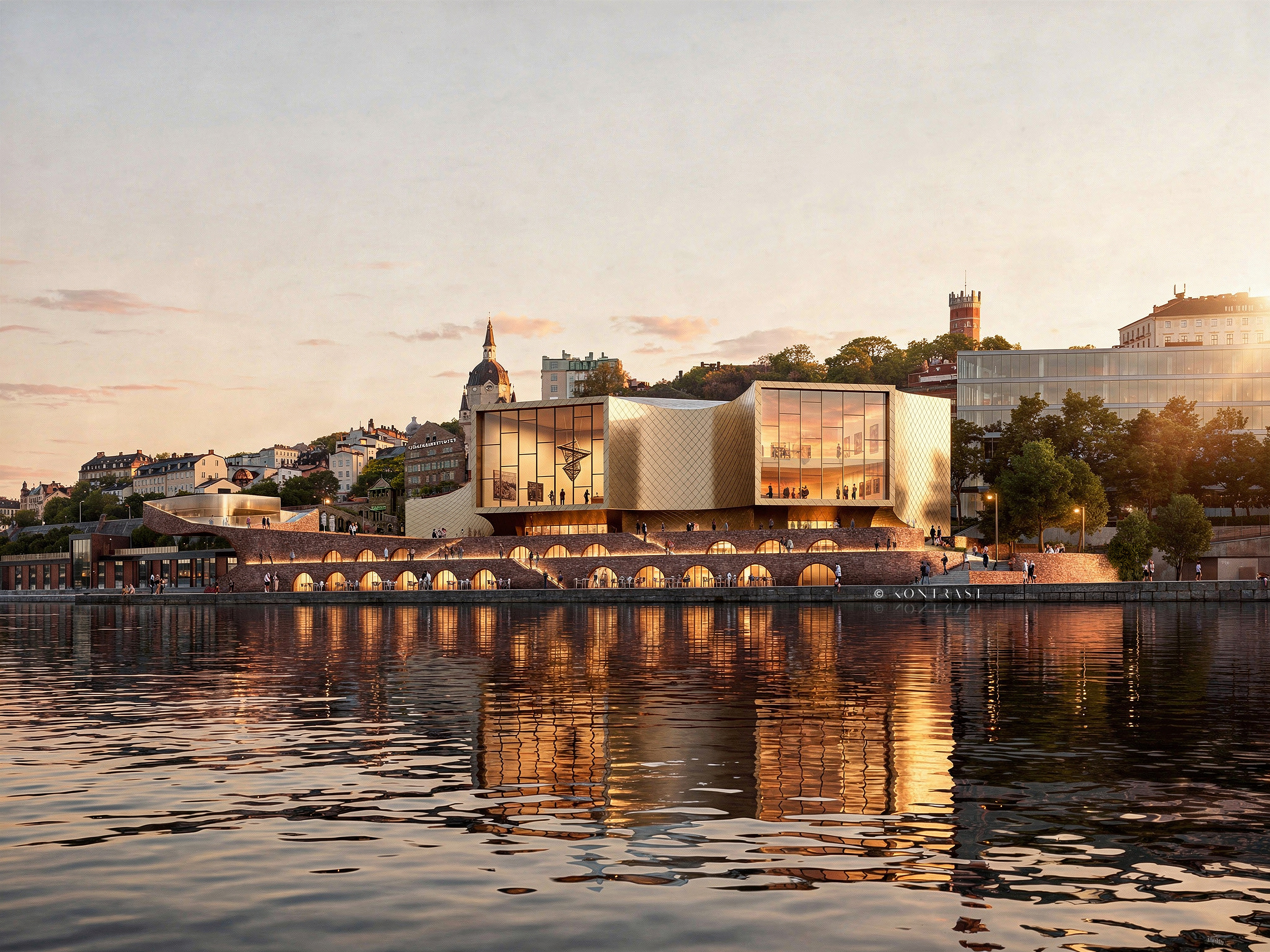 En modern byggnad med stora glasfönster ligger vid vattnet och speglas i det, med stad och träd i bakgrunden.