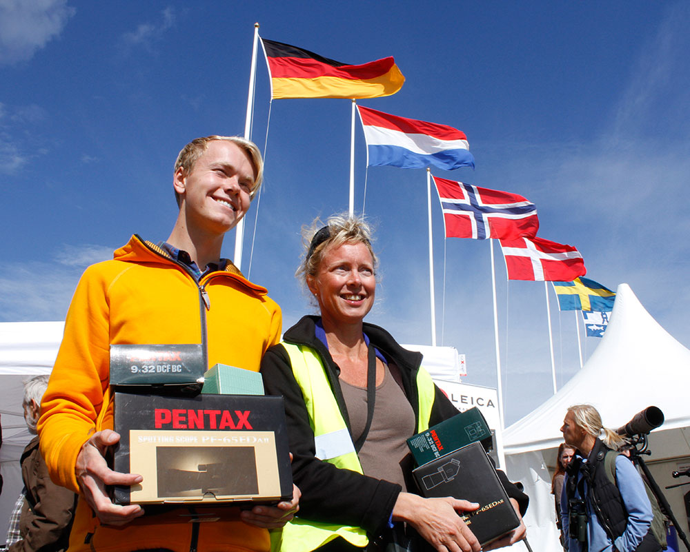 Pontus Wennesjö blev Årets fågelskådare och Lotta Berg blev Årets silvertärna. Foto: Daniel Green