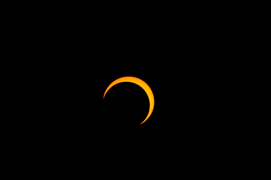 Partiell solförmörkelse 2012. Foto: Thephatphilmz  via Wikimedia