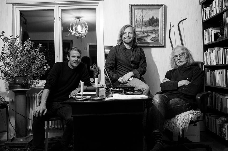 Från vänster: fotograf Bobo Olsson, författare Peder Edvinsson och Clas Källman själv. Foto: Bobo Olsson
