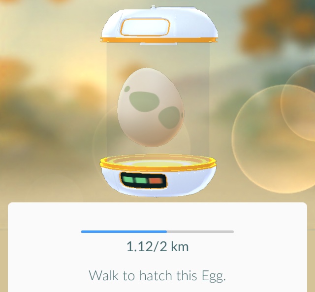 En funktion i Pokémon Go som gör att spelarna rör på sig mer är att man kan hitta ägg som innehåller pokemons. För att dessa ska kläckas måste spelaren gå en viss sträcka.