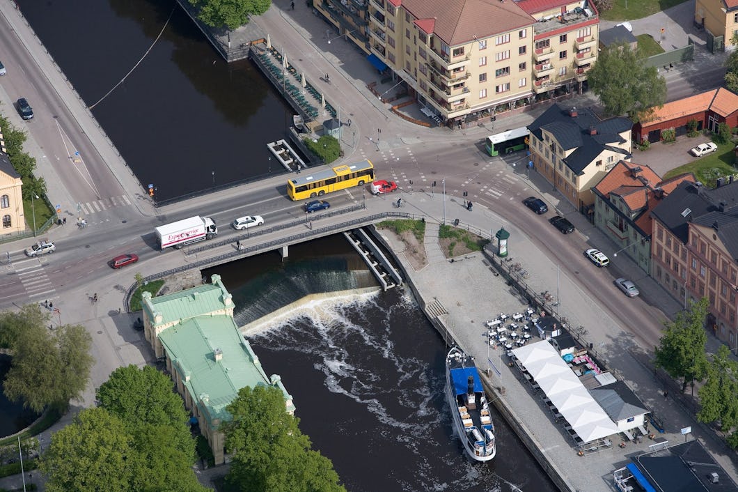 Flygfoto av Islandsfallet i Uppsala med vandringsväg.