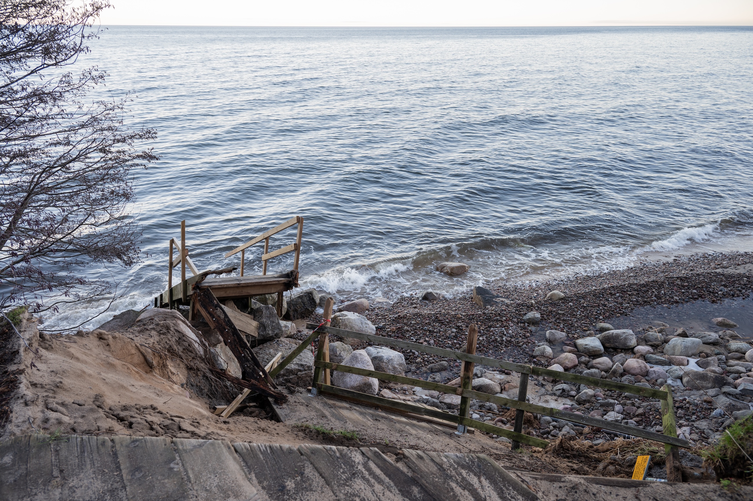 Raserad bro i Knäbäckshusen.