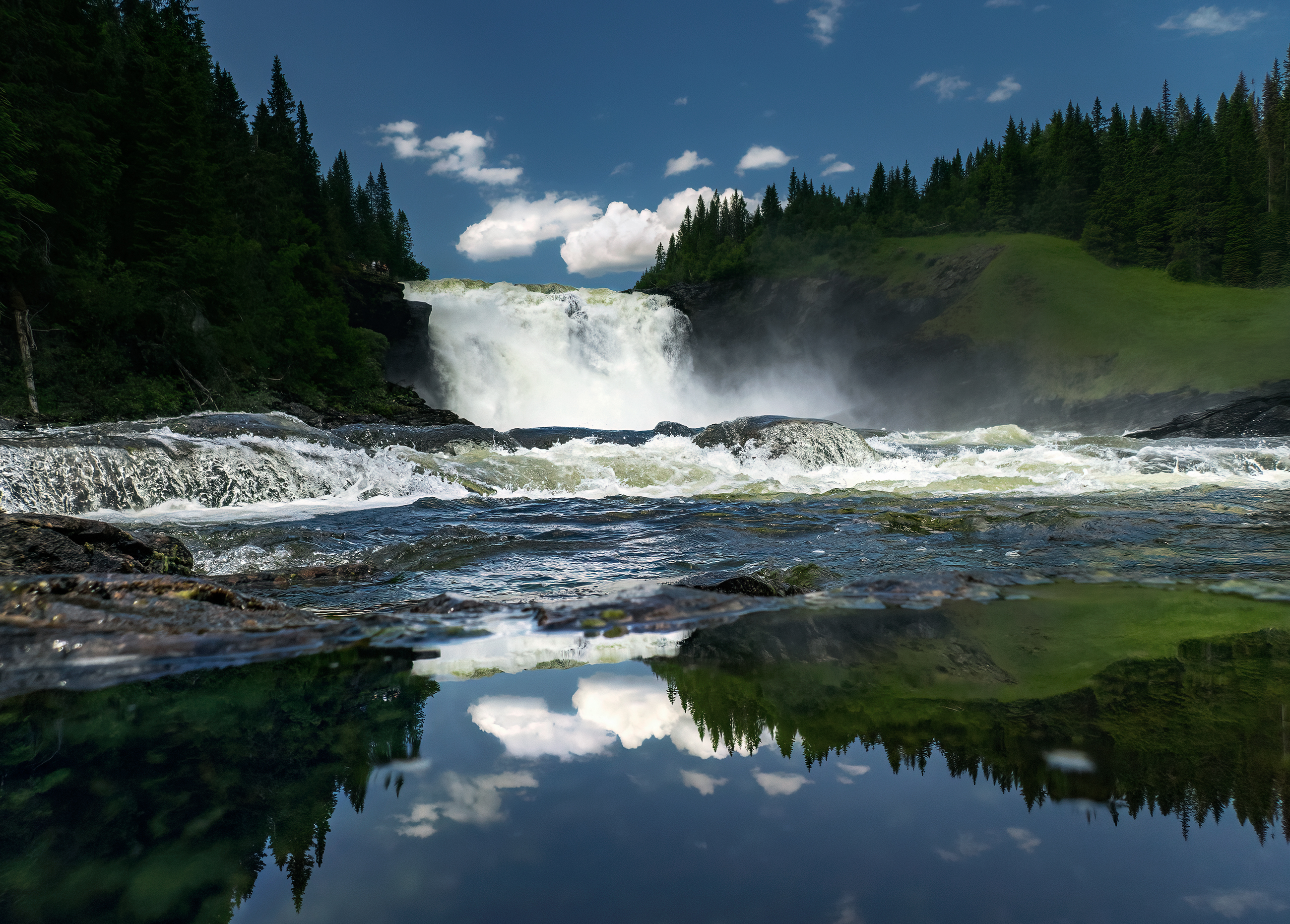 Den otroligt mäktiga Tännforsen.