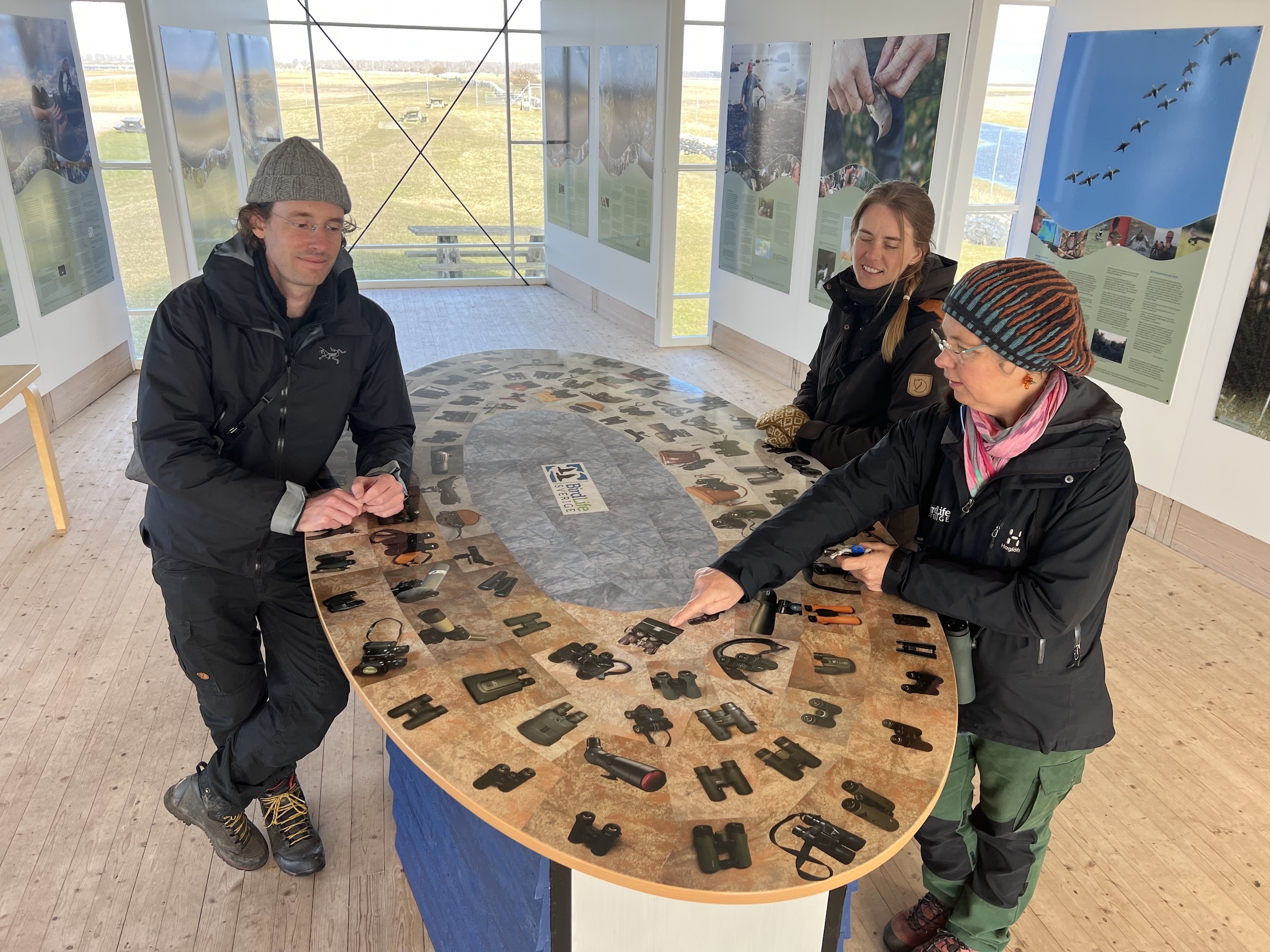 Gabriel Säll, Ida Hansson och Kajsa Grebäck i "Blåhaket".