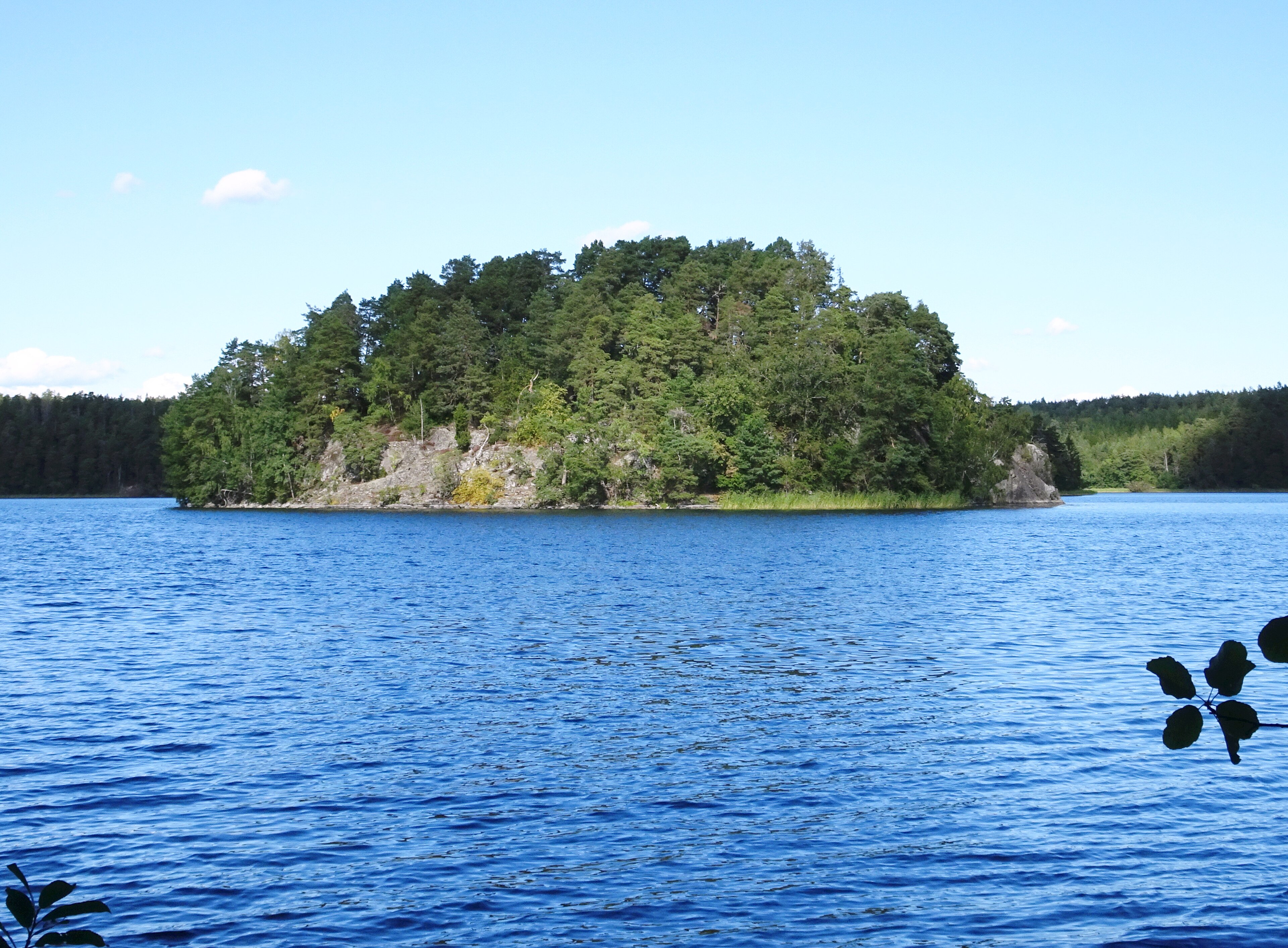 Stärkt skydd för värdefull natur och viktig sjö