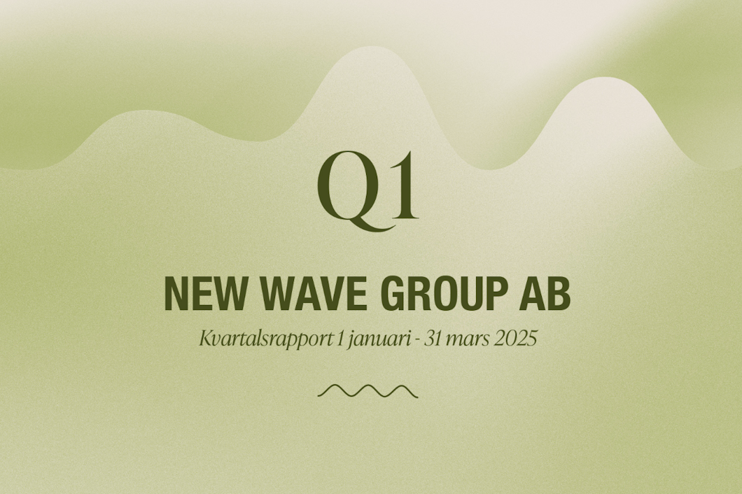 Omslag till kvartalsrapporten för Q1 New Wave Group AB, januari till mars 2025, med en bakgrund av abstrakta vågformer i grönt.